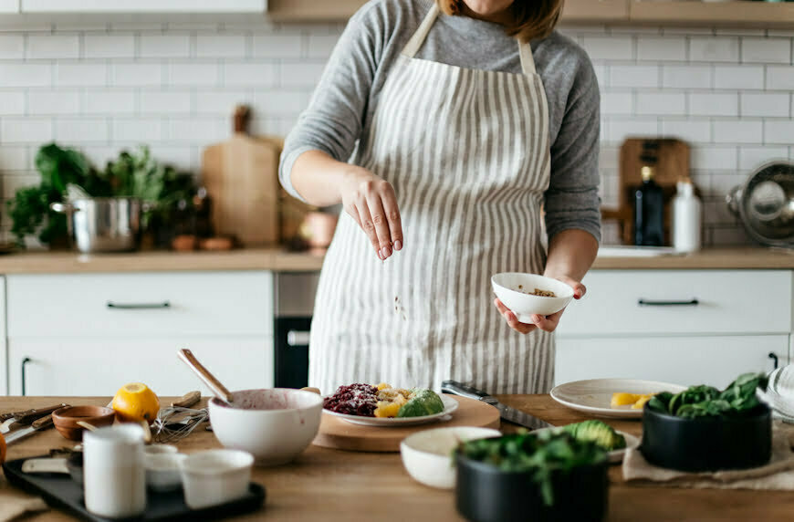 Perché cucinare “troppo” può essere un segnale che nasconde un disturbo alimentare